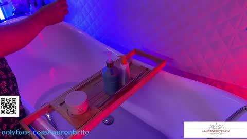 Snapshot of laurenbrite chatting on 01/10/25, 12:49 Lauren Brite online show from 01/10/25, 12:49