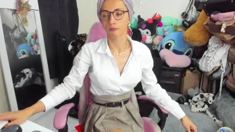 Snapshot of laurencesophiets chatting on 01/11/25, 04:14 SF online show from 01/11/25, 04:14
