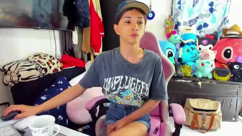 Snapshot of laurencesophiets chatting on 02/23/25, 02:57 SF online show from 02/23/25, 02:57