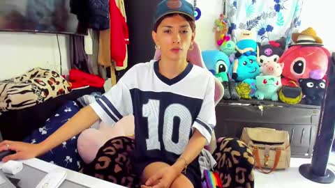 Snapshot of laurencesophiets chatting on 02/23/25, 06:01 SF online show from 02/23/25, 06:01