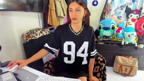 Snapshot of laurencesophiets chatting on 03/08/25, 04:50 SF online show from 03/08/25, 04:50