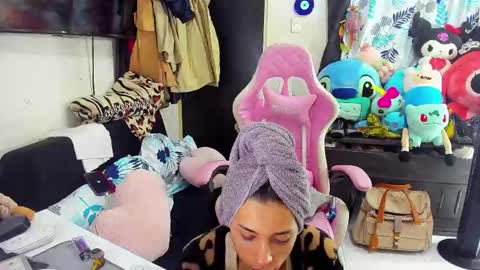Snapshot of laurencesophiets chatting on 03/09/25, 04:11 SF online show from 03/09/25, 04:11