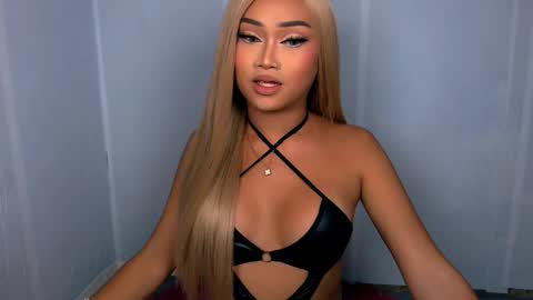 Snapshot of laurenfox16 chatting on 10/12/25, 05:23 chloe3 online show from 10/12/25, 05:23