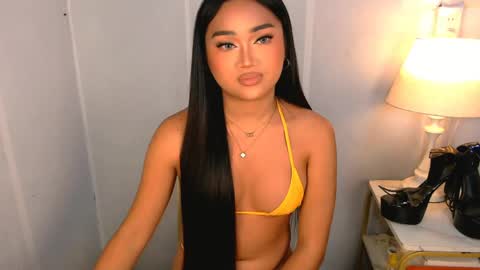 Snapshot of laurenfox16 chatting on 05/28/26, 02:03 chloe3 online show from 05/28/26, 02:03