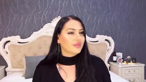 Laura online show from 11/17/25, 03:29