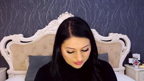 Laura online show from 11/23/25, 09:53