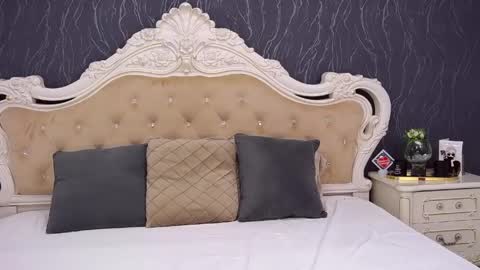 Laura online show from 04/16/26, 01:34