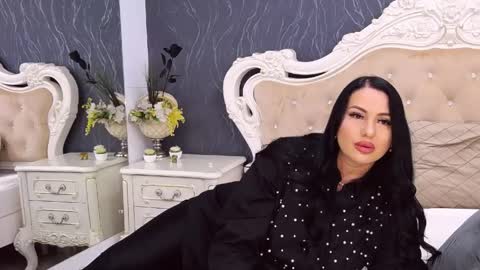 Laura online show from 04/16/26, 09:39