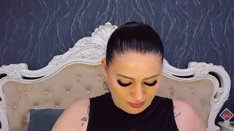 Laura online show from 04/23/26, 02:08