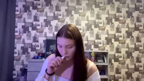 Snapshot of laurenjungling chatting on 09/09/25, 04:17 Hannah online show from 09/09/25, 04:17