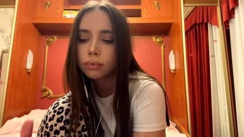 Laura online show from 01/12/26, 02:22