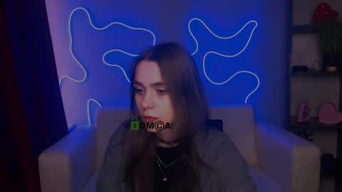 Laure online show from 02/04/26, 01:17