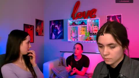 Laure online show from 03/25/26, 03:07