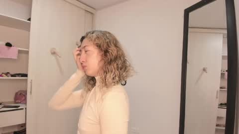 laurenn_111 online show from 06/07/26, 11:08