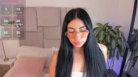 Snapshot of laurenn_smitth chatting on 10/13/25, 01:11 laurenn_smitth online show from 10/13/25, 01:11
