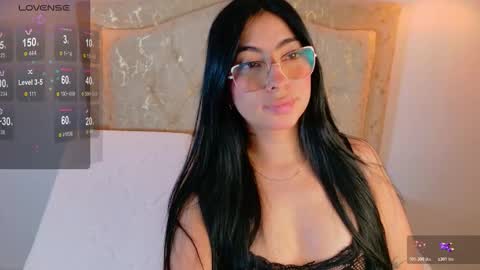 Snapshot of laurenn_smitth chatting on 10/18/25, 01:12 laurenn_smitth online show from 10/18/25, 01:12