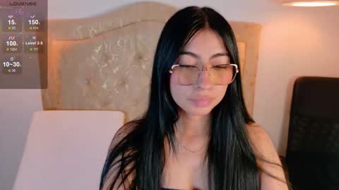 Snapshot of laurenn_smitth chatting on 10/20/25, 02:17 laurenn_smitth online show from 10/20/25, 02:17