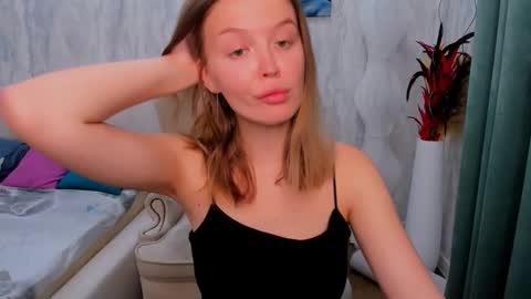 Snapshot of laurennhill chatting on 09/15/25, 12:21 laurennhill online show from 09/15/25, 12:21