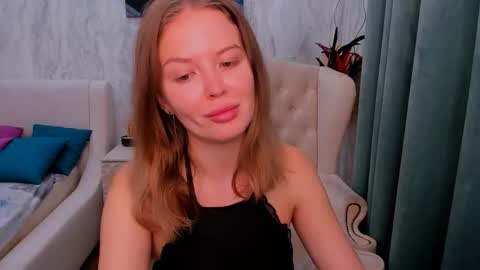 Snapshot of laurennhill chatting on 09/16/25, 12:22 laurennhill online show from 09/16/25, 12:22