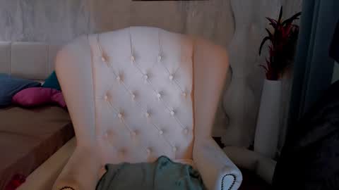 Snapshot of laurennhill chatting on 09/23/25, 01:08 laurennhill online show from 09/23/25, 01:08