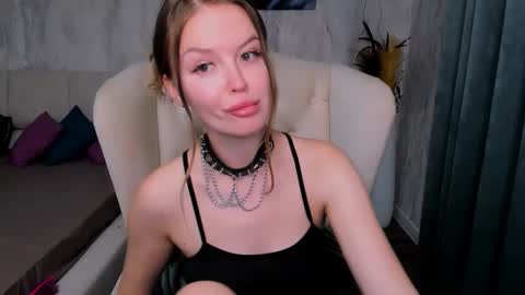 Snapshot of laurennhill chatting on 10/07/25, 12:30 laurennhill online show from 10/07/25, 12:30