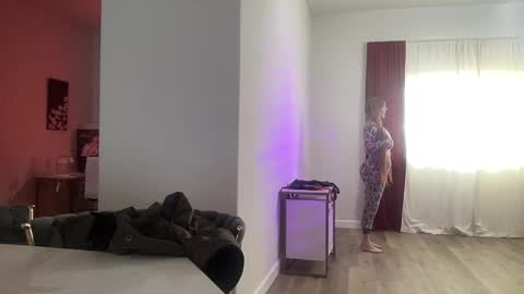 Snapshot of laurenphillips chatting on 01/27/25, 10:06 Lauren Phillips online show from 01/27/25, 10:06