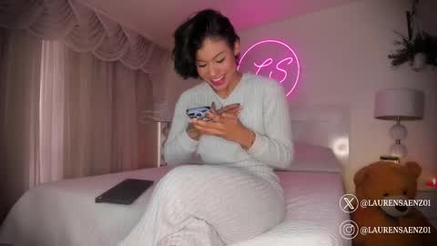 Lauren Saenz online show from 03/07/25, 12:12