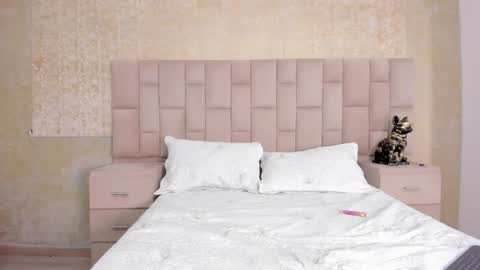 Snapshot of laurensnow1_ chatting on 01/18/25, 07:15 Lauren online show from 01/18/25, 07:15