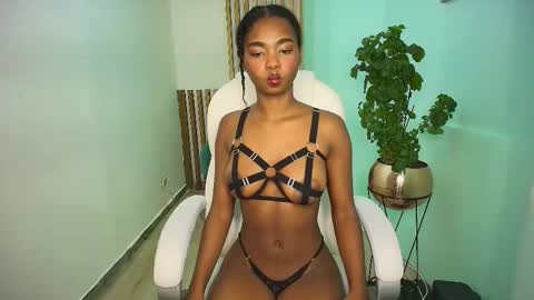 Snapshot of laurensnow1_ chatting on 02/21/25, 10:26 Lauren online show from 02/21/25, 10:26