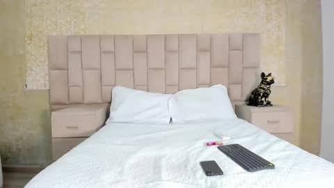 Snapshot of laurensnow1_ chatting on 02/28/25, 07:03 Lauren online show from 02/28/25, 07:03