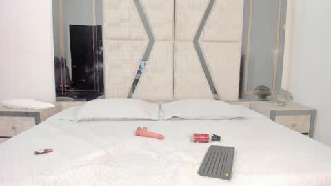 Snapshot of laurensnow1_ chatting on 09/18/25, 03:47 Lauren online show from 09/18/25, 03:47