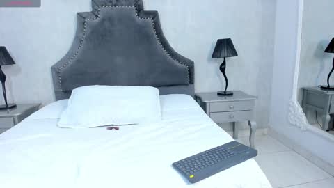 Snapshot of laurensnow1_ chatting on 10/02/25, 04:03 Lauren online show from 10/02/25, 04:03