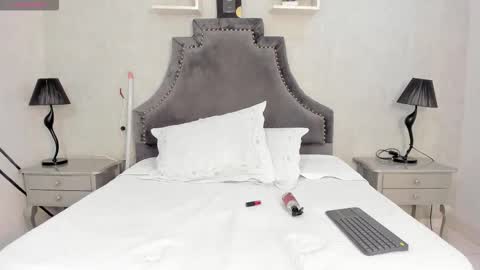 Snapshot of laurensnow1_ chatting on 11/16/25, 03:28 Lauren online show from 11/16/25, 03:28