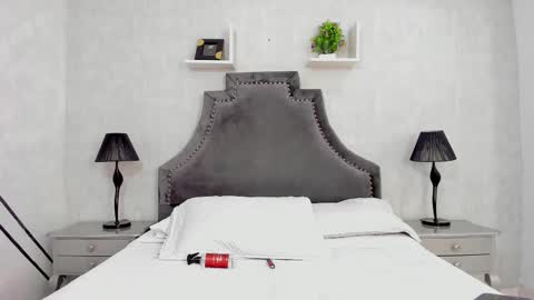 Snapshot of laurensnow1_ chatting on 11/28/25, 02:53 Lauren online show from 11/28/25, 02:53