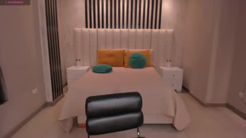 Snapshot of laurentconnor chatting on 10/04/25, 03:26 Lau online show from 10/04/25, 03:26