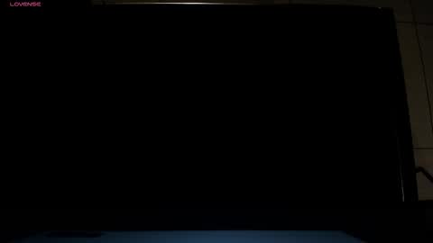 Snapshot of laurentconnor chatting on 10/19/25, 01:39 Lau online show from 10/19/25, 01:39