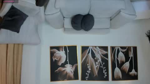 Snapshot of laurentconnor chatting on 10/19/25, 11:27 Lau online show from 10/19/25, 11:27