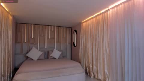 Snapshot of laurentconnor chatting on 11/19/25, 03:28 Lau online show from 11/19/25, 03:28