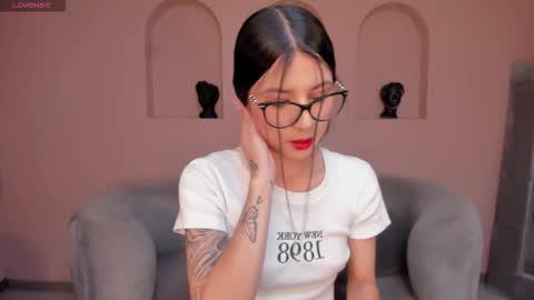 Snapshot of laurentconnor chatting on 12/14/25, 11:31 Lau online show from 12/14/25, 11:31