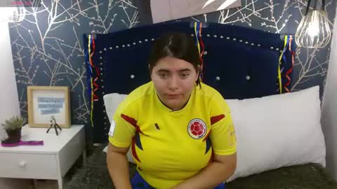 Snapshot of laurha_ chatting on 06/27/26, 12:22 laura online show from 06/27/26, 12:22
