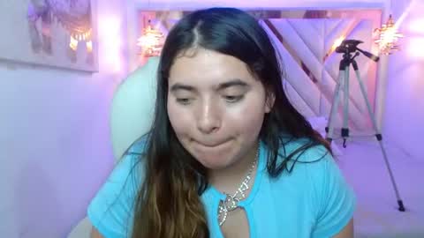 Snapshot of laurha_ chatting on 07/20/26, 07:27 laura online show from 07/20/26, 07:27