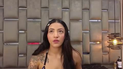 Snapshot of lauri_thx chatting on 12/17/25, 12:11 lauri_thx online show from 12/17/25, 12:11