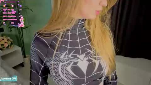 Laura online show from 03/28/26, 05:07