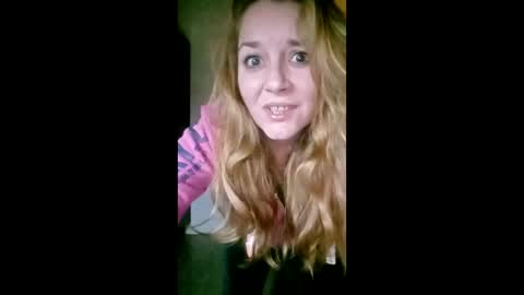 Snapshot of lauriehotxxx chatting on 12/14/25, 10:14 lauriehotxxx online show from 12/14/25, 10:14