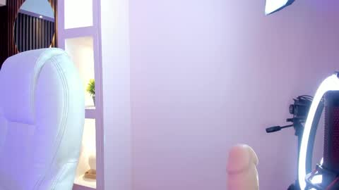 Snapshot of lauroberts chatting on 03/12/25, 07:13 Lau Roberts online show from 03/12/25, 07:13