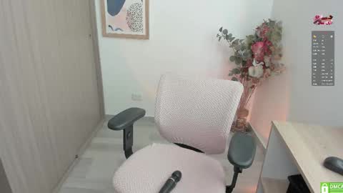 Snapshot of lauryn_chills chatting on 10/09/25, 05:33 Lauryn online show from 10/09/25, 05:33