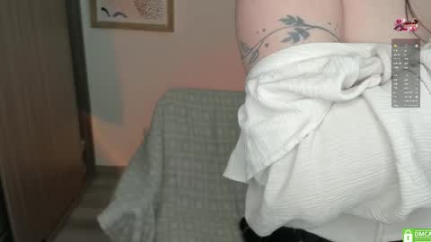 Snapshot of lauryn_chills chatting on 10/11/25, 09:02 Lauryn online show from 10/11/25, 09:02