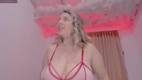 Lauu G online show from 01/12/25, 06:49