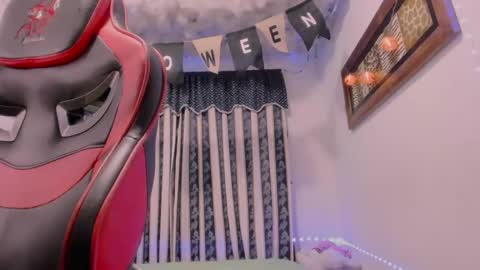 Lauu G online show from 10/11/25, 10:14