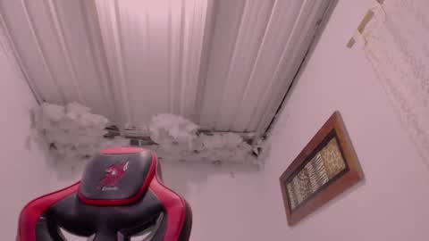 Lauu G online show from 12/17/25, 09:15